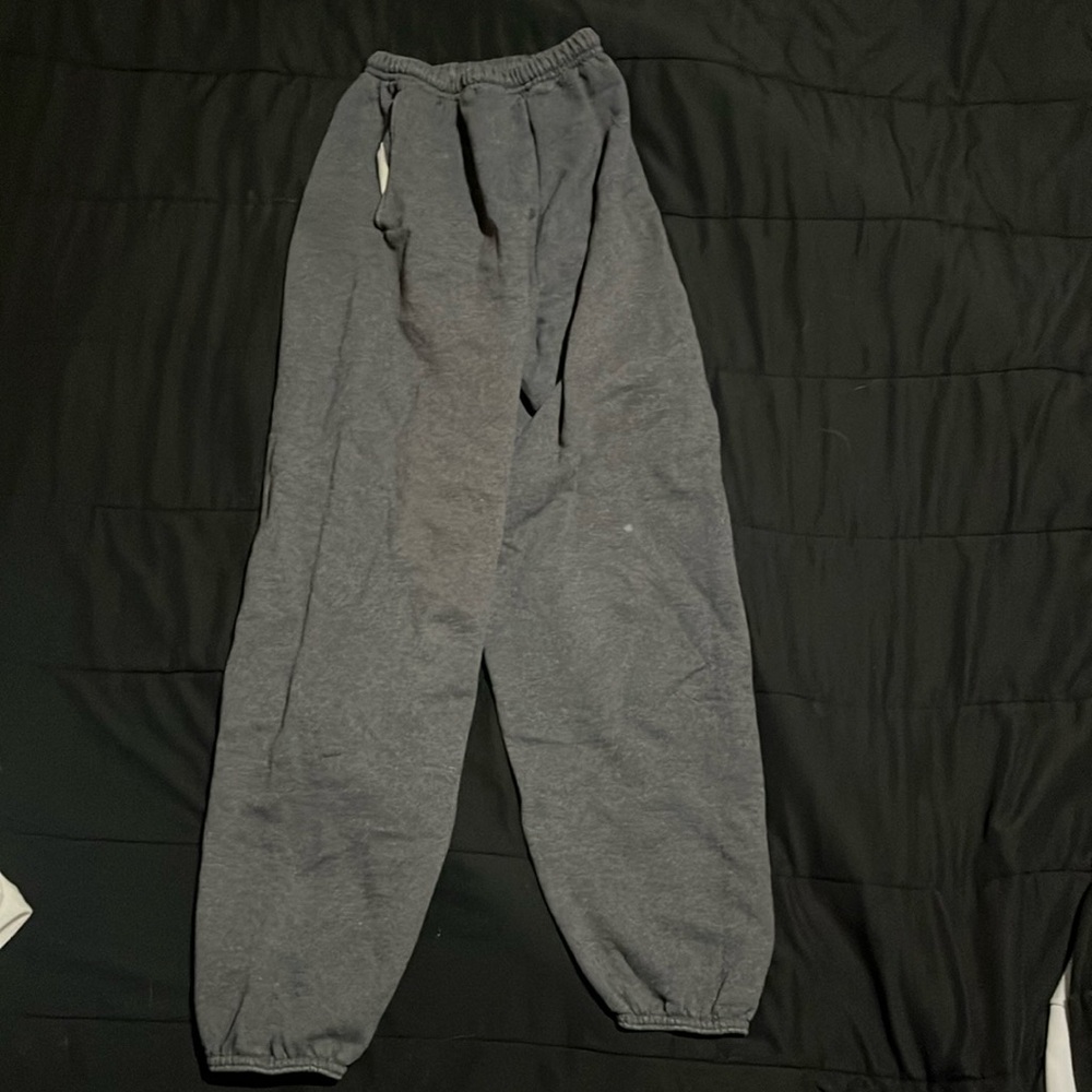 size 28/30 
sweatpants